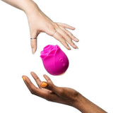 Silikon-Klitorisstimulator im Rosendesign mit Reisesperre – ROMP Rose 2.0 Pink